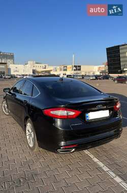 Седан Ford Fusion 2015 в 