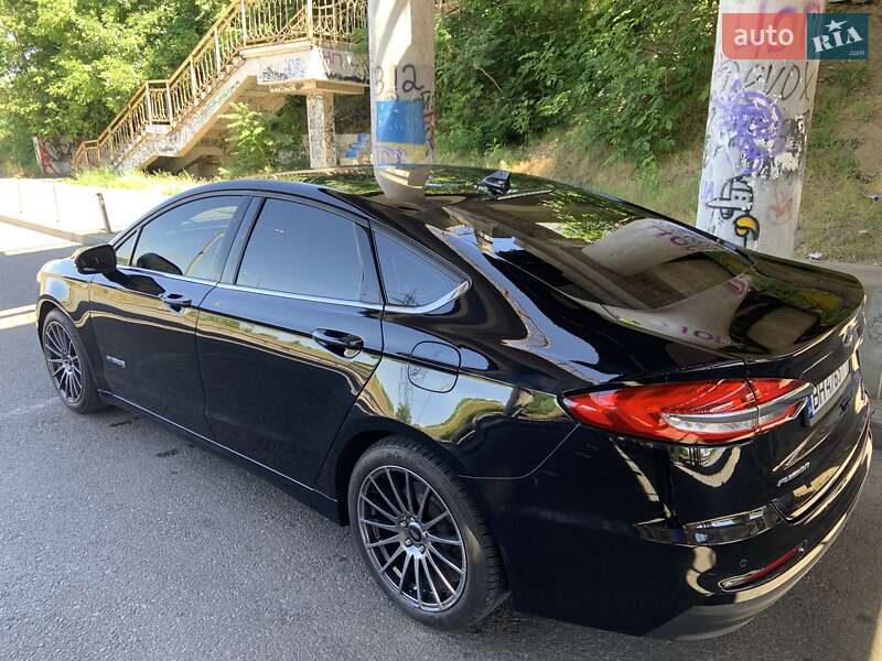 Седан Ford Fusion 2019 в Одесі