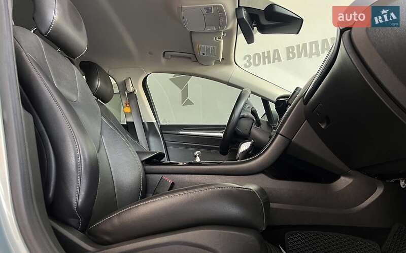Седан Ford Fusion 2013 в Шептицькому