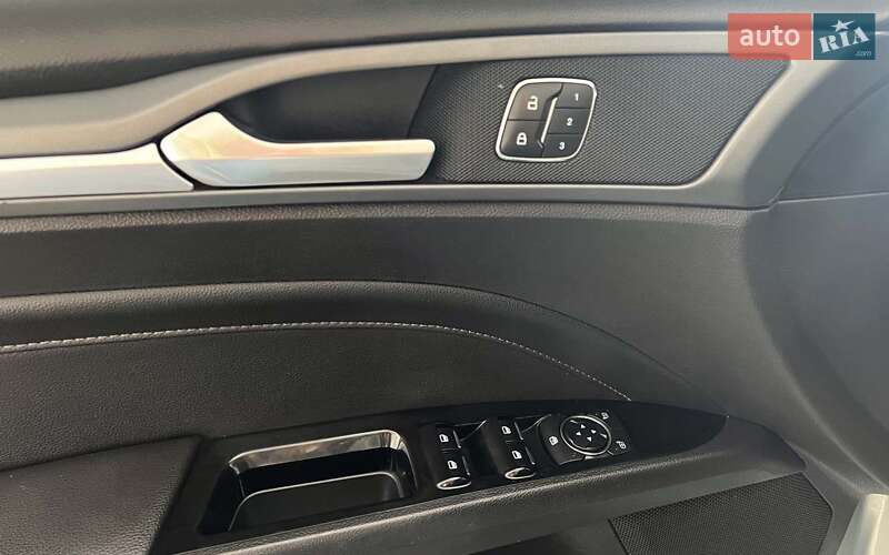 Седан Ford Fusion 2013 в Шептицькому