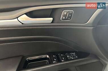 Седан Ford Fusion 2013 в 