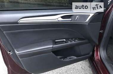 Седан Ford Fusion 2016 в 