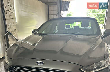 Седан Ford Fusion 2013 в 