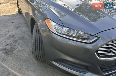 Седан Ford Fusion 2013 в 