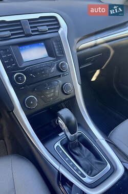 Седан Ford Fusion 2013 в 