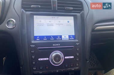 Седан Ford Fusion 2017 в 