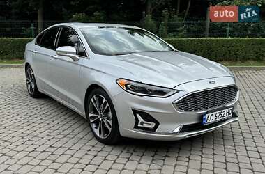 Седан Ford Fusion 2019 в 