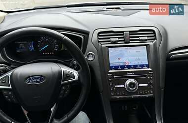 Седан Ford Fusion 2019 в 