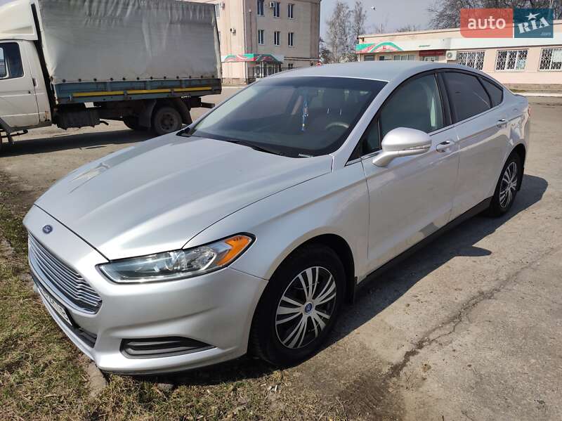 Седан Ford Fusion 2015 в 