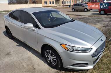 Седан Ford Fusion 2015 в 