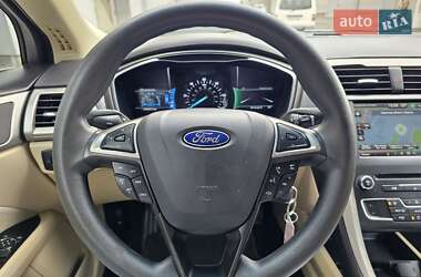 Седан Ford Fusion 2015 в 