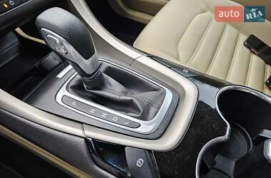 Седан Ford Fusion 2015 в 