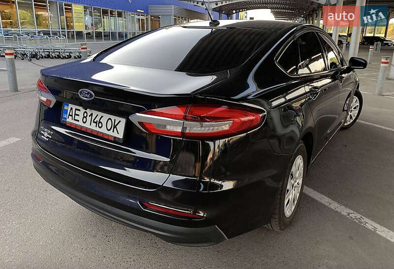 Седан Ford Fusion 2019 в Черкасах