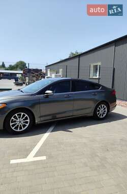 Седан Ford Fusion 2017 в 