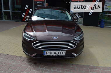 Седан Ford Fusion 2019 в Львові