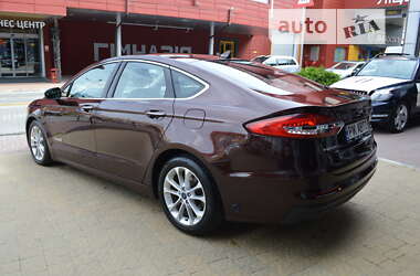 Седан Ford Fusion 2019 в Львові