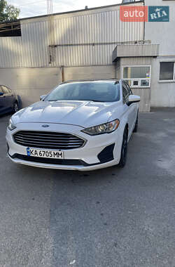 Седан Ford Fusion 2019 в 