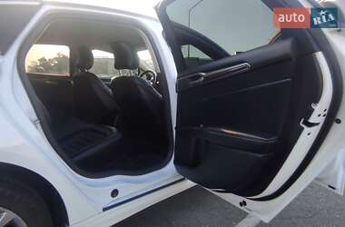 Седан Ford Fusion 2017 в 