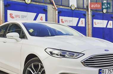 Седан Ford Fusion 2017 в 