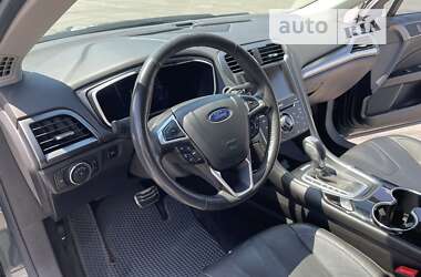 Седан Ford Fusion 2015 в Бучі