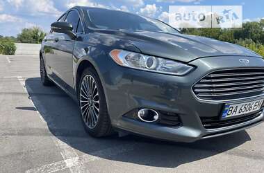 Седан Ford Fusion 2015 в Бучі