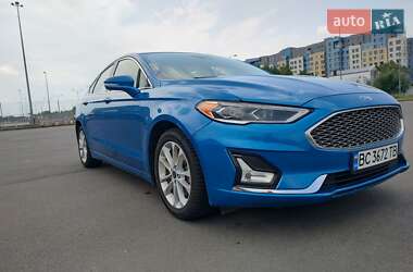 Седан Ford Fusion 2019 в Львове