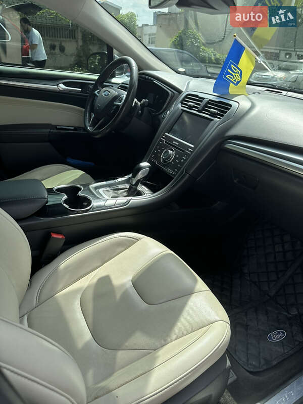 Седан Ford Fusion 2015 в Львове