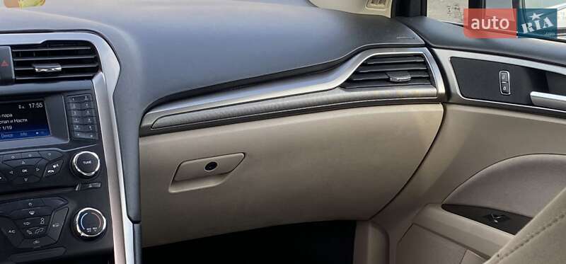 Седан Ford Fusion 2016 в Рівному