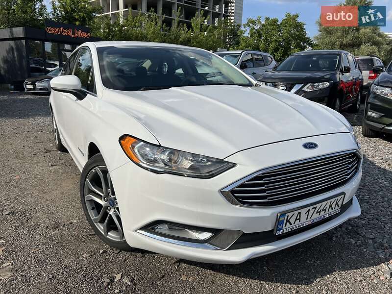 Седан Ford Fusion 2017 в 