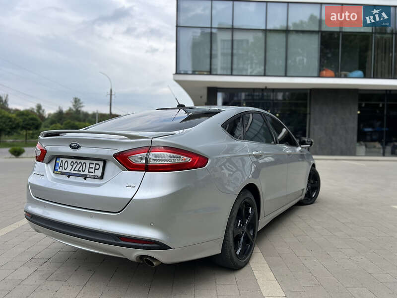 Седан Ford Fusion 2016 в Ужгороді