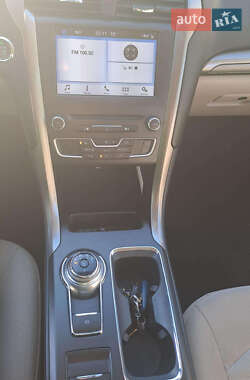 Седан Ford Fusion 2017 в 