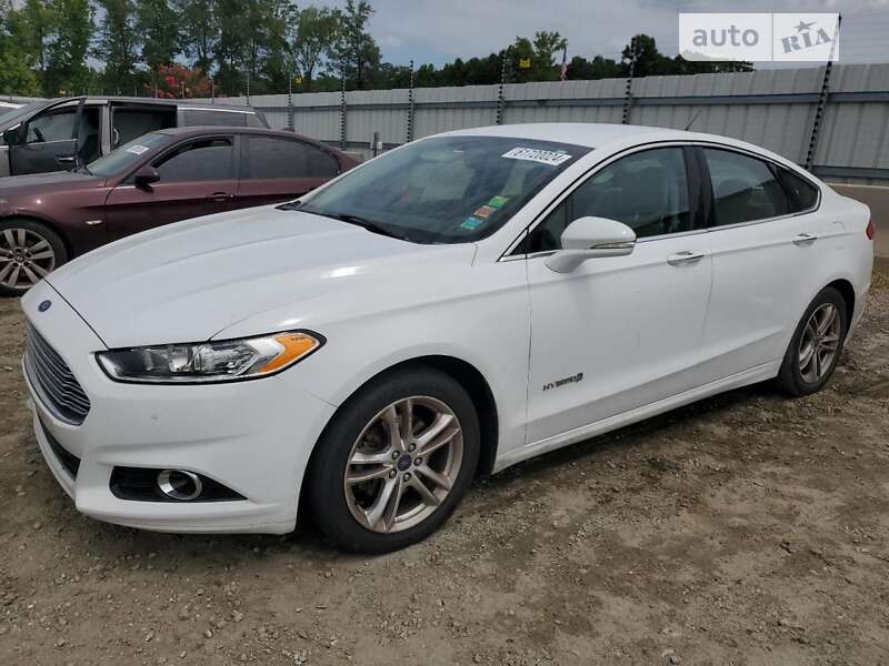Седан Ford Fusion 2015 в 