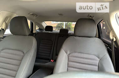Седан Ford Fusion 2016 в 