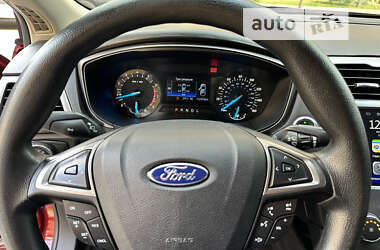 Седан Ford Fusion 2016 в 