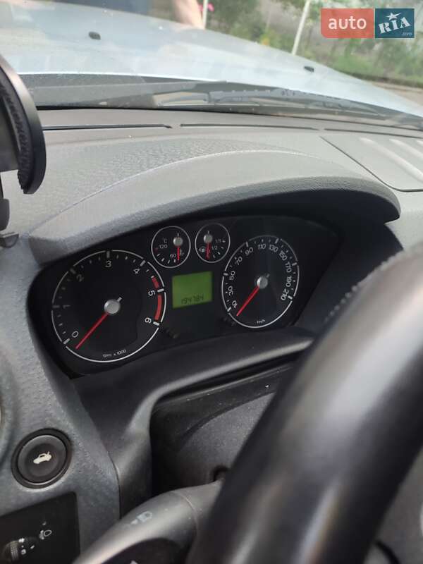 Хэтчбек Ford Fusion 2006 в Тарутине