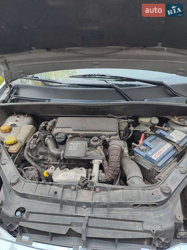 Хэтчбек Ford Fusion 2006 в Тарутине