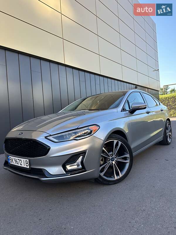 Седан Ford Fusion 2019 в Ровно
