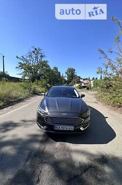 Седан Ford Fusion 2016 в 