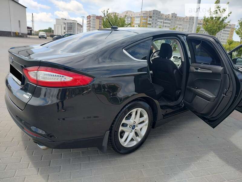 Седан Ford Fusion 2013 в Львові