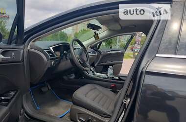 Седан Ford Fusion 2013 в 