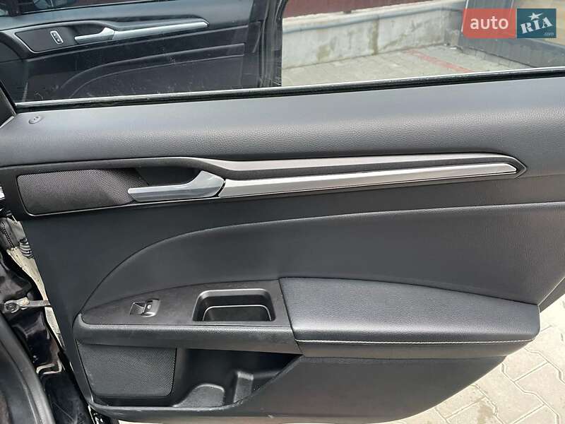 Седан Ford Fusion 2016 в Львове