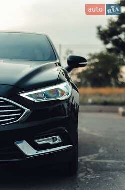 Седан Ford Fusion 2016 в 