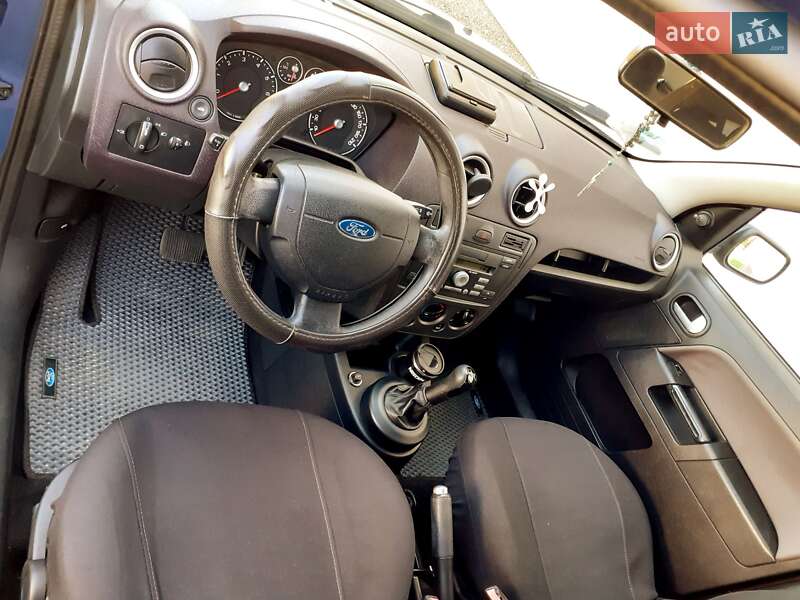 Хэтчбек Ford Fusion 2006 в Болехове
