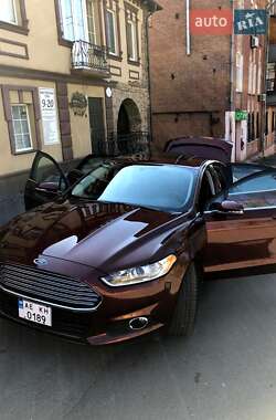 Седан Ford Fusion 2015 в 