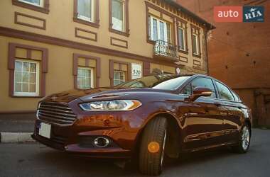 Седан Ford Fusion 2015 в 