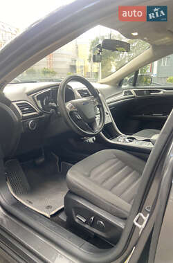 Седан Ford Fusion 2017 в 