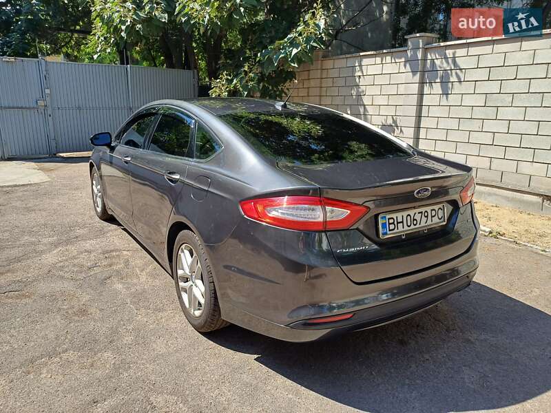 Седан Ford Fusion 2015 в Одесі