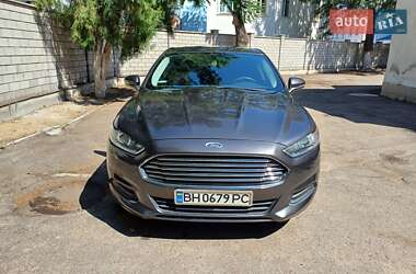 Седан Ford Fusion 2015 в 