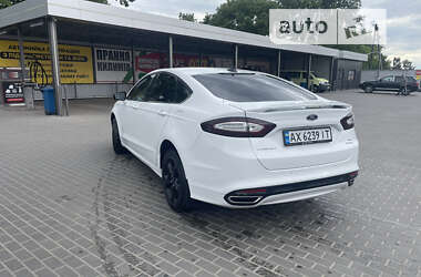 Седан Ford Fusion 2013 в Олександрії