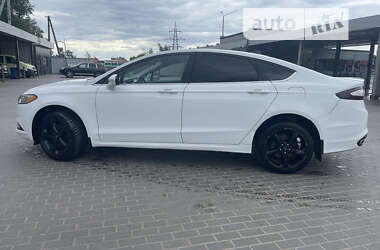 Седан Ford Fusion 2013 в Олександрії